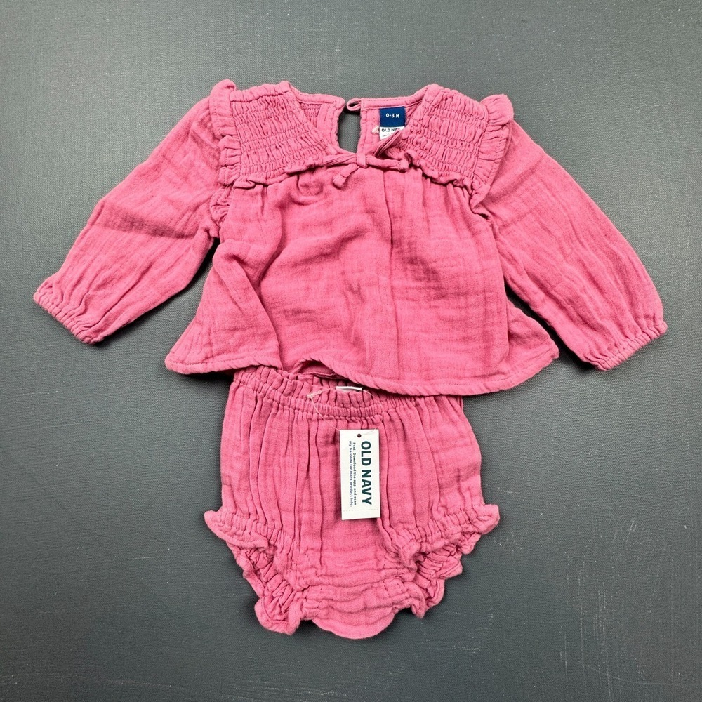 Old Navy Baby Girls Size 0-3M Pink Smocked Top Bloomers 2-Piece Outfit Set NWT